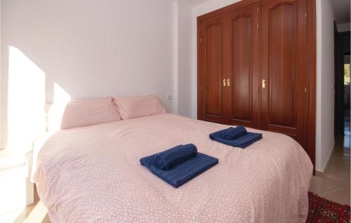 Three-Bedroom Apartment in Casares Costa - image 3