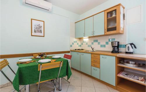 kuhinja, Amazing Apartment In Moscenicka Draga in Sveti Petar