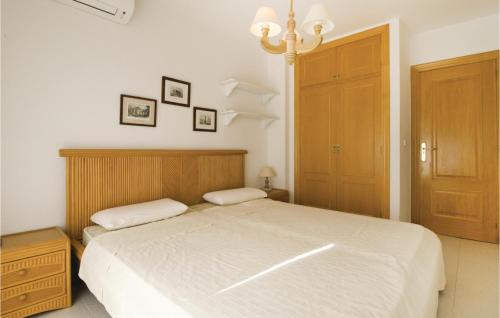 Two-Bedroom Apartment in Altea - image 4