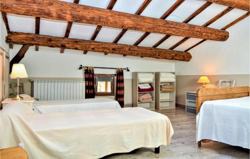 Nice home in Saint Victor la Coste with WiFi and 3 Bedrooms - image 6