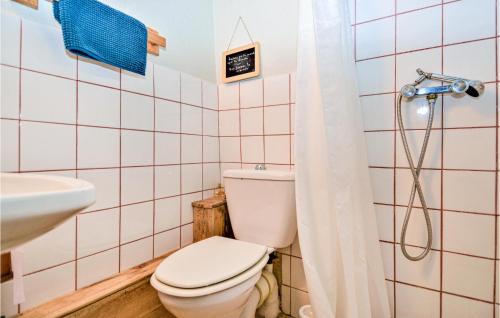Nice home in Saint Victor la Coste with WiFi and 3 Bedrooms - image 2