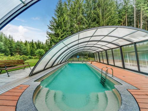 Peldbaseins, Retreat with Sauna, Hot Tub in Muldenhammer