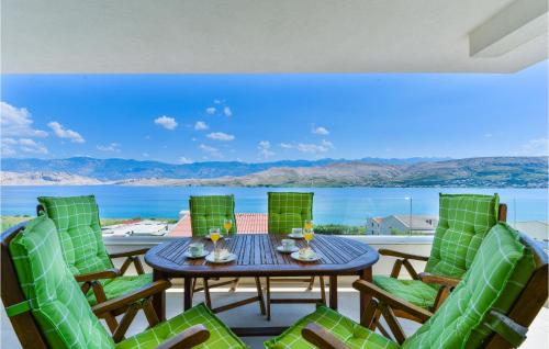 2 Bedroom Beautiful Apartment In Pag