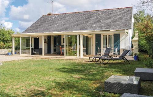 Three-Bedroom Holiday Home in St Jean de la Riviere gîte à louer Saint-Georges-de-la-Rivière
