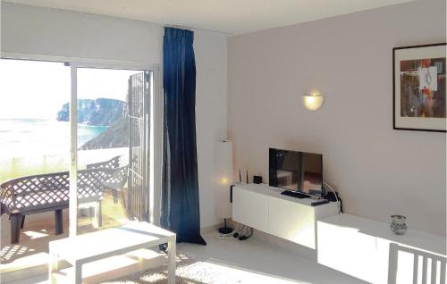 One-Bedroom Apartment in Benitachell - image 3