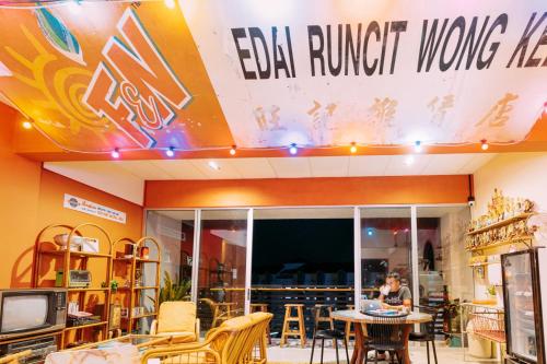 Shared lounge/TV area, Walk-Up To SIAR - Children Not Allowed near Sungai Palas BOH Tea Plantation