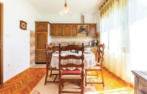 Konyha, Gorgeous Apartment In Selce With Wifi in Selce
