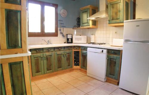 Stunning home in La Tranche sur Mer with 4 Bedrooms - image 12