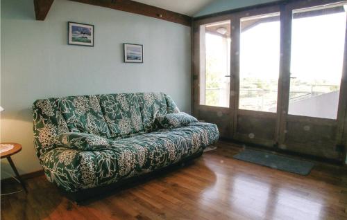 Stunning home in La Tranche sur Mer with 4 Bedrooms - image 10