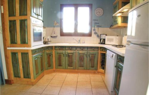 Stunning home in La Tranche sur Mer with 4 Bedrooms - image 13