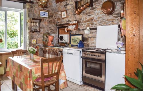 Lovely Home In Le Faouet With Kitchen