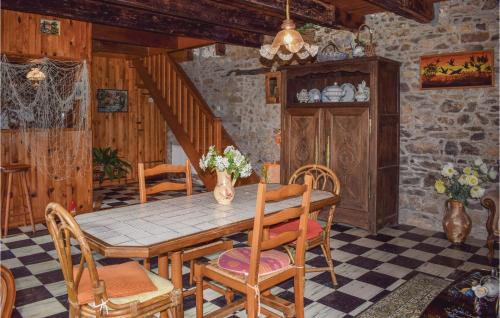 Lovely Home In Le Faouet With Kitchen