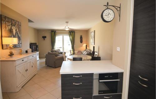 Three-Bedroom Holiday Home in Aigues-Mortes - image 2