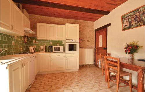 3 Bedroom Stunning Home In La-chapelle-saint-jean