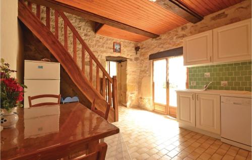 3 Bedroom Stunning Home In La-chapelle-saint-jean