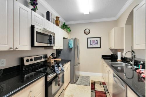 Spacious 3 bed, 2 bath Condo in Gated Community condo, Kissimmee (photo 6)