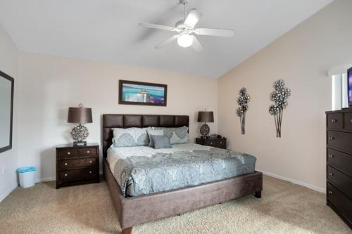 Beautiful 4 Bedroom 3 Bathroom pool & spa Villa - image 12