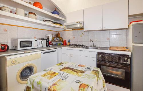 virtuve, Beach Front Home In Venzolasca With Wifi in Venzolasca