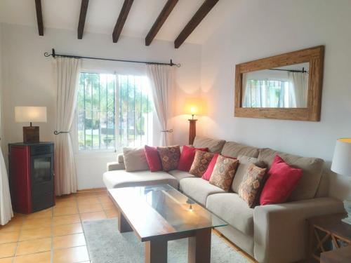 Lovely 2 bedroom in Oasis de Capistrano, Nerja