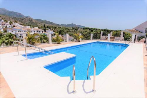 Lovely 2 bedroom in Oasis de Capistrano, Nerja