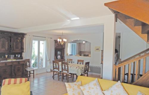 Holiday home Mallemort - image 12