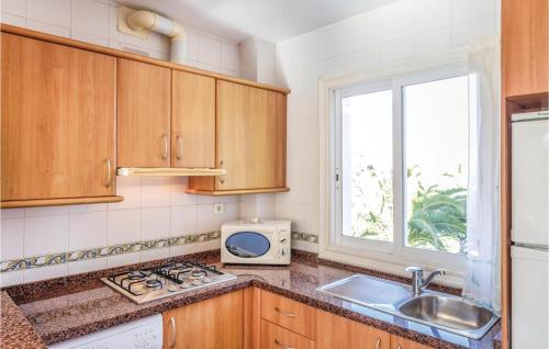 One-Bedroom Apartment in Roquetas de Mar - image 6