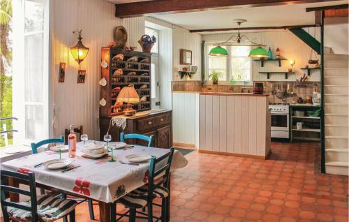 Cozy Home In La Fort Fouesnant With Kitchenette