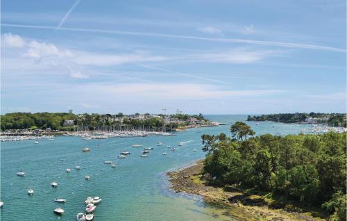 Holiday Home Gouesnac'H Hent Kerambraguer - image 12