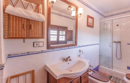 Eight-Bedroom Holiday Home in Iznajar - image 2