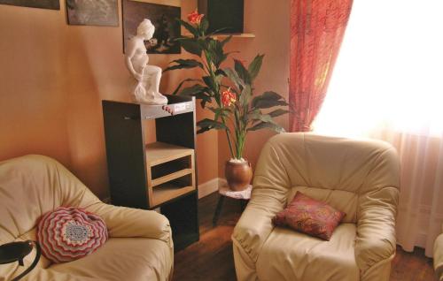 3 Bedroom Lovely Home In Landudec