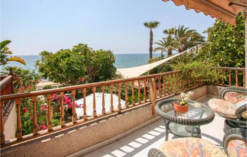 Amazing home in Santa Pola w/ 5 Bedrooms - image 6