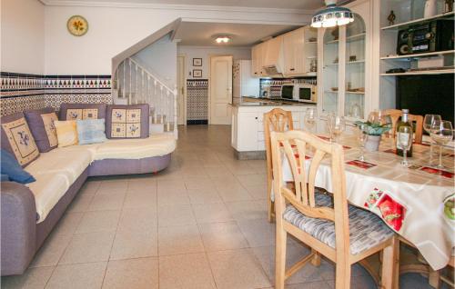 Amazing home in Santa Pola w/ 5 Bedrooms - image 12