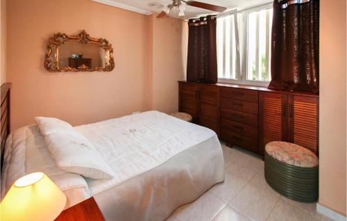 Amazing home in Santa Pola w/ 5 Bedrooms - image 10