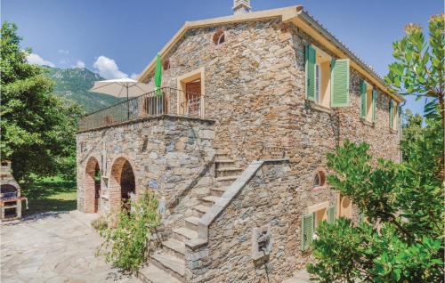 Stunning Home In Santa Maria Poggio With 3 Bedrooms, Wifi And Outdoor Swimming Pool
