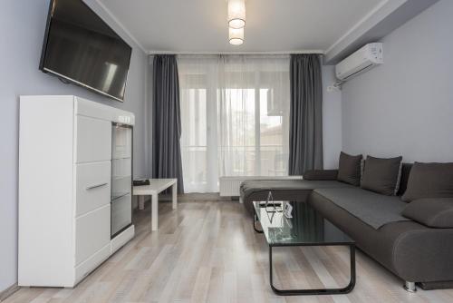 Deluxe Two-Bedroom Apartment image 10
