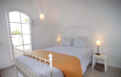Nice home in Aigues-Mortes with 3 Bedrooms and WiFi in แอก มอร์ต