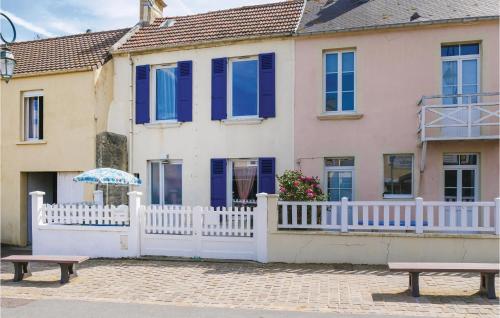 Nice Home In Arromanches-les-bains With 2 Bedrooms - Location saisonnière - Arromanches-les-Bains