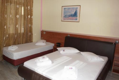 Classic Triple Room image 10