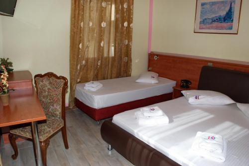 Diethnes Hotel - image 2