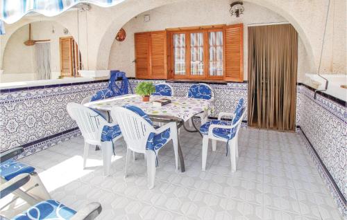 Three-Bedroom Holiday Home in Santa Pola - image 3