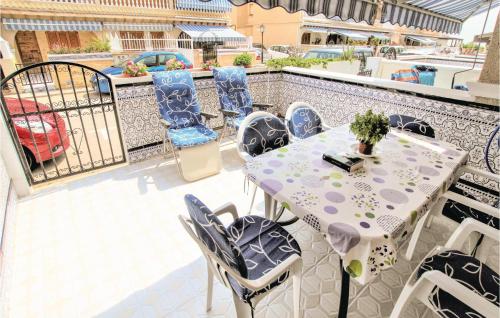 Three-Bedroom Holiday Home in Santa Pola - image 4