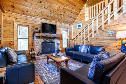 Laketown Bears - Pool Table & Hot Tub! in Sevierville, USA