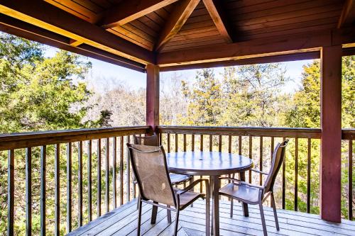 Laketown Bears - Pool Table & Hot Tub! in Sevierville, USA