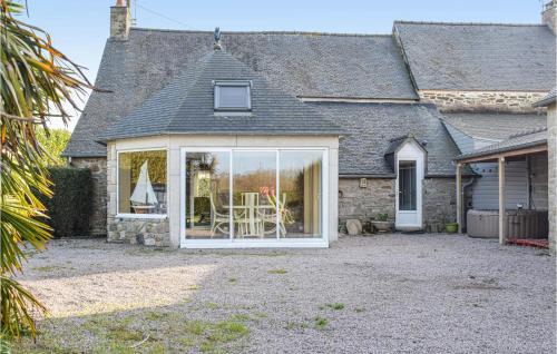 Amazing home in Matignon w/ 4 Bedrooms gîte à louer Matignon