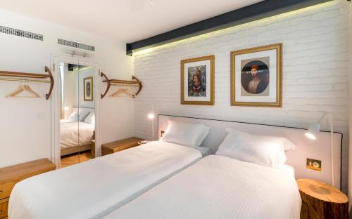 Pera Neuf Pera Neuf is perfectly located for both business and leisure guests in Istanbul. Offering a variety of facilities and services, the hotel provides all you need for a good nights sleep. Take advantage