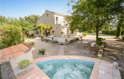 Stunning home in Pujaut with 4 Bedrooms, Jacuzzi and WiFi - Sauveterre