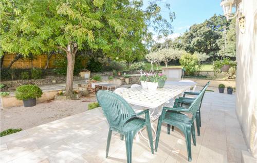 Holiday Home Pujaut Chemin De Loriau - image 2