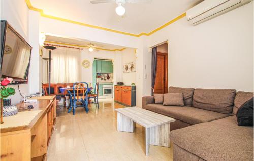 Beautiful home in Gran Alacant St. Pola w/ Outdoor swimming pool WiFi and Outdoor swimming pool - image 2