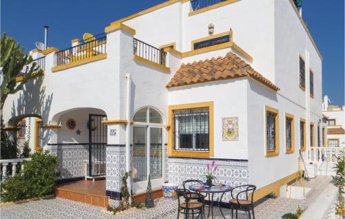 Cozy Home In Orihuela Costa With Kitchenette