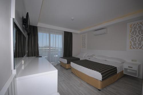 Aura Hotel - image 2